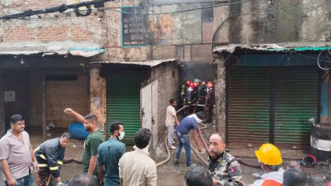 টঙ্গীতে কেমিক্যাল গুদামে ভয়াবহ অগ্নিকাণ্ড, দগ্ধ ৫